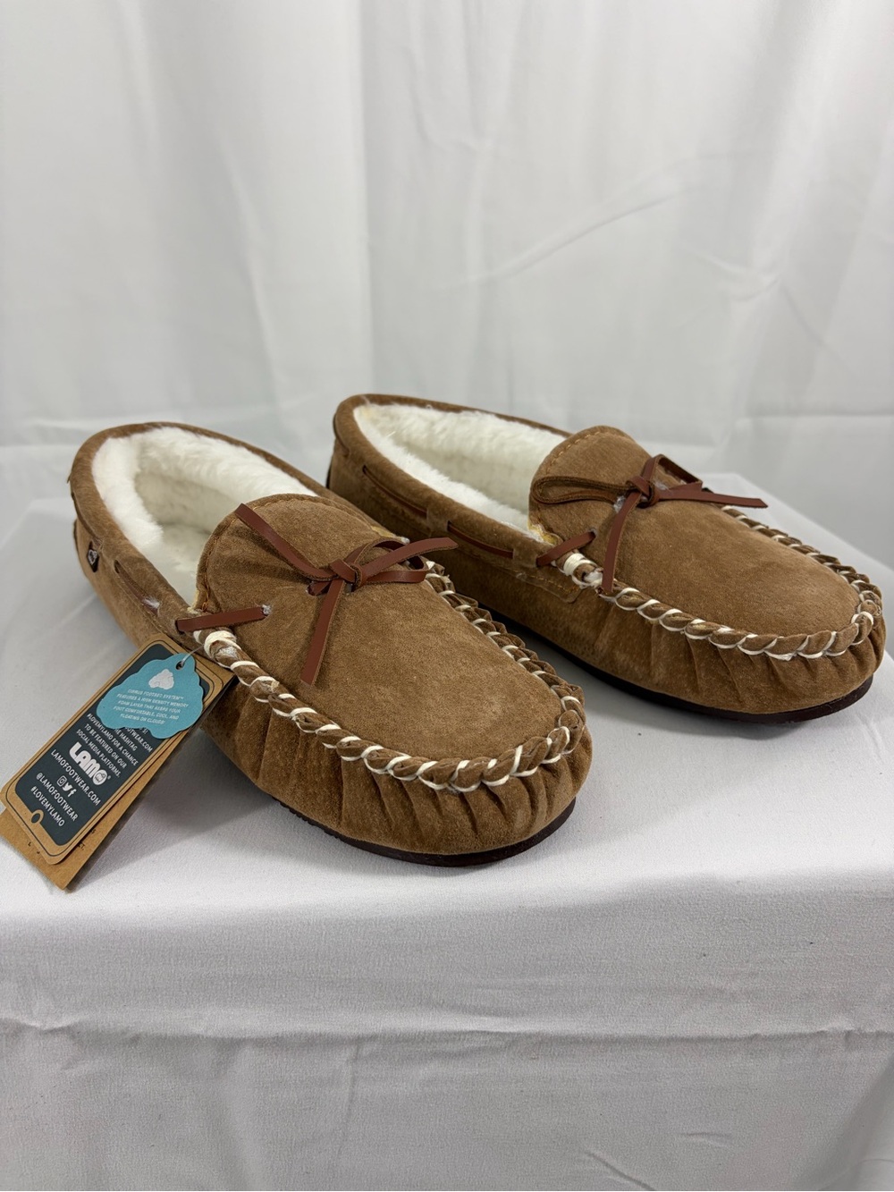NWT Lamo Women’s Size 7 Very Soft Brown Suede Moccasin Slippers with Faux Fur